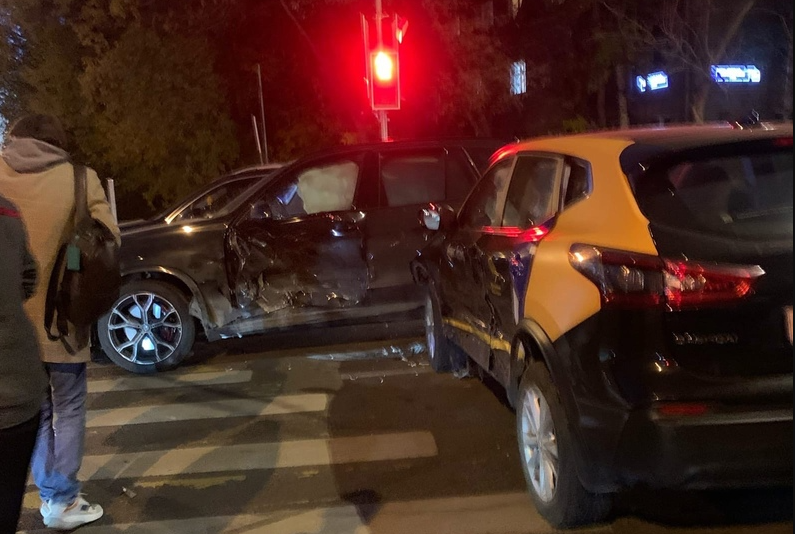 Авария с участием каршеринга произошла на Краснодарской